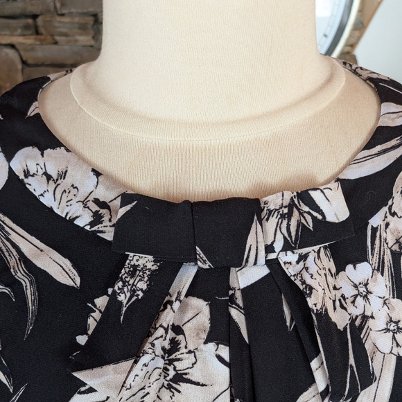 Karl Lagerfeld Sleeveless Black And White Floral Blouse, Crew Neck Size M - Picture 3 of 8